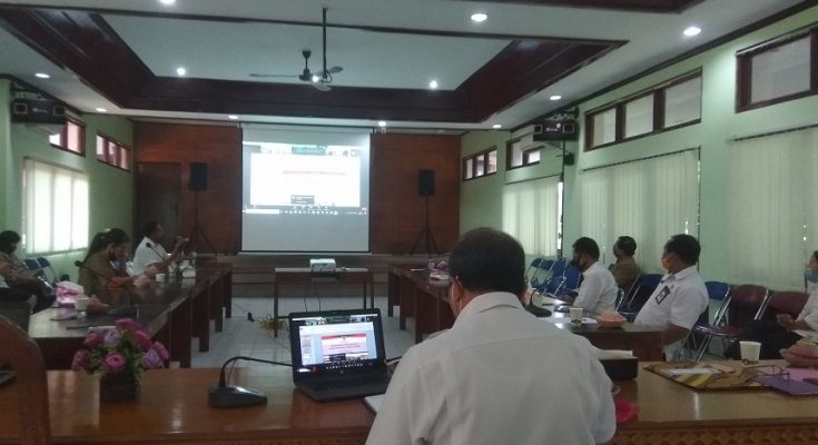 MENGIKUTI RAKORNAS KELITBANGAN BADAN PENELITIAN DAN PENGEMBANGAN KEMENDAGRI MELALUI APLIKASI ZOOM