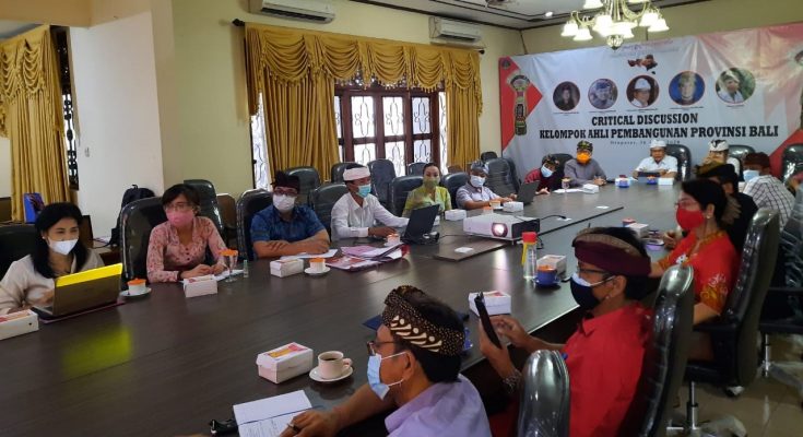 RAPAT KONSOLIDASI PELAKSANAAN SENSUS SEMESTA BALI BERBASIS DESA ADAT TAHUN 2021