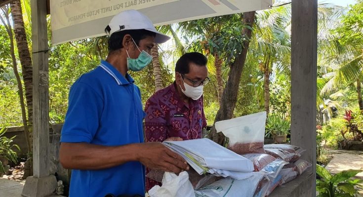 TIM BaRI MELAKSANAKAN VERIFIKASI LAPANGAN KEPADA CALON DESA BERINOVASI TAHUN 2021 DI DUSUN SANIH, DESA BUKTI, KECAMATAN KUBUTAMBAHAN, KABUPATEN BULELENG