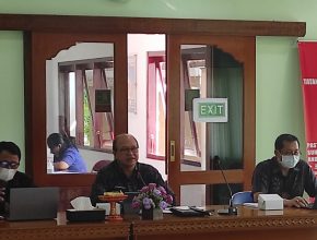 diskusi tentang penyediaan energi listrik untuk mendukung Bali mandiri energi berbasis energi bersih