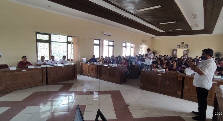SOSIALISASI VALIDASI DATA SENSUS SEMESTA BERENCANA SUMBER DAYA BALI BERBASIS DESA ADAT DI KABUPATEN BULELENG